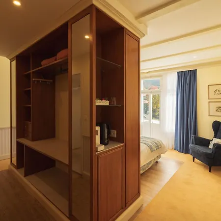Regina 4*